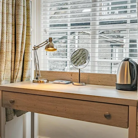 At The Apple Pie אמבלסייד