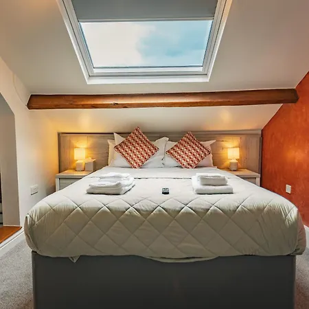 At The Apple Pie בית הארחה 4*