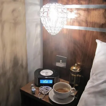 At The Apple Pie בית הארחה 4*