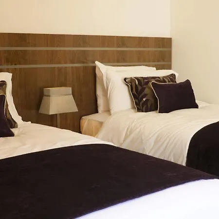 At The Apple Pie בית הארחה 4*