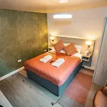 At The Apple Pie 4*